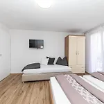 Simic Apartment *