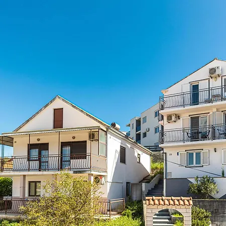 Simic * 特罗吉尔